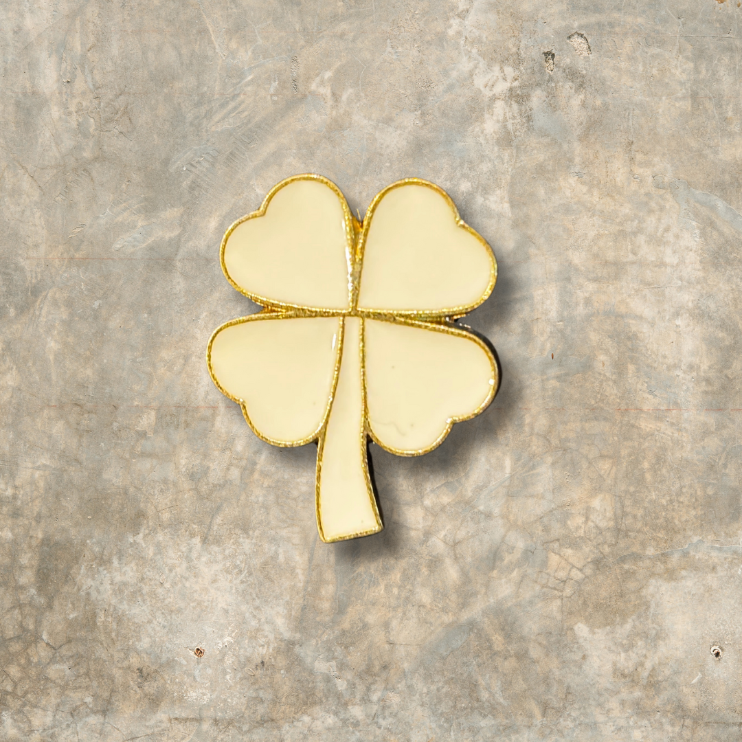 Pin Trevo de quatro folhas branco