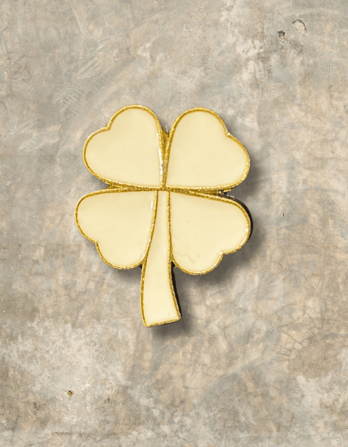 Pin Trevo de quatro folhas branco