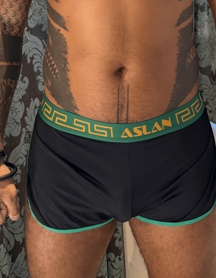 Short de Academia Masculino Aslan com Abertura Lateral – Preto line verde