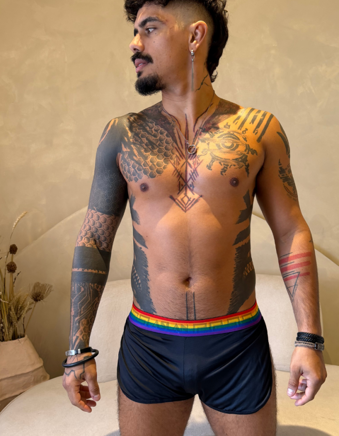 Short de Academia Masculino Aslan com Abertura Lateral – Preto e Pride